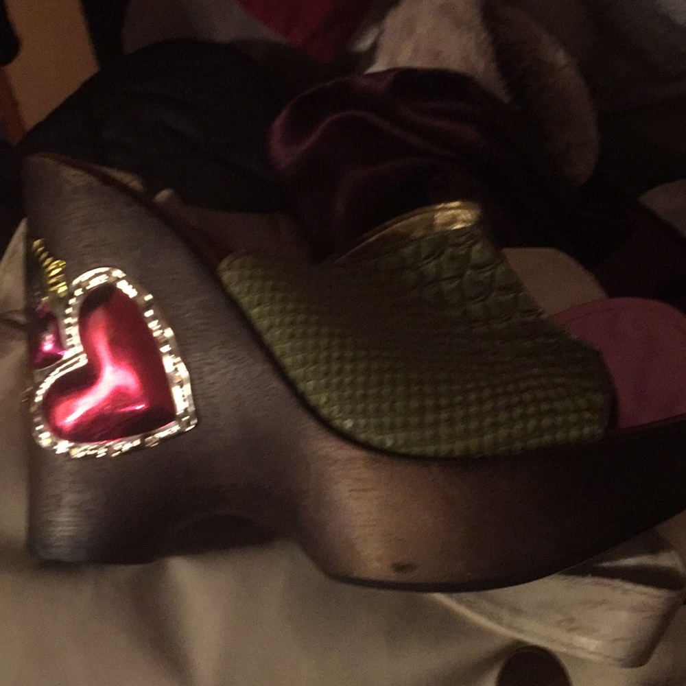 Report wedge shoes